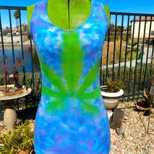 ❗️Custom Tie Dye❗️🌈 Leaf Tank Top